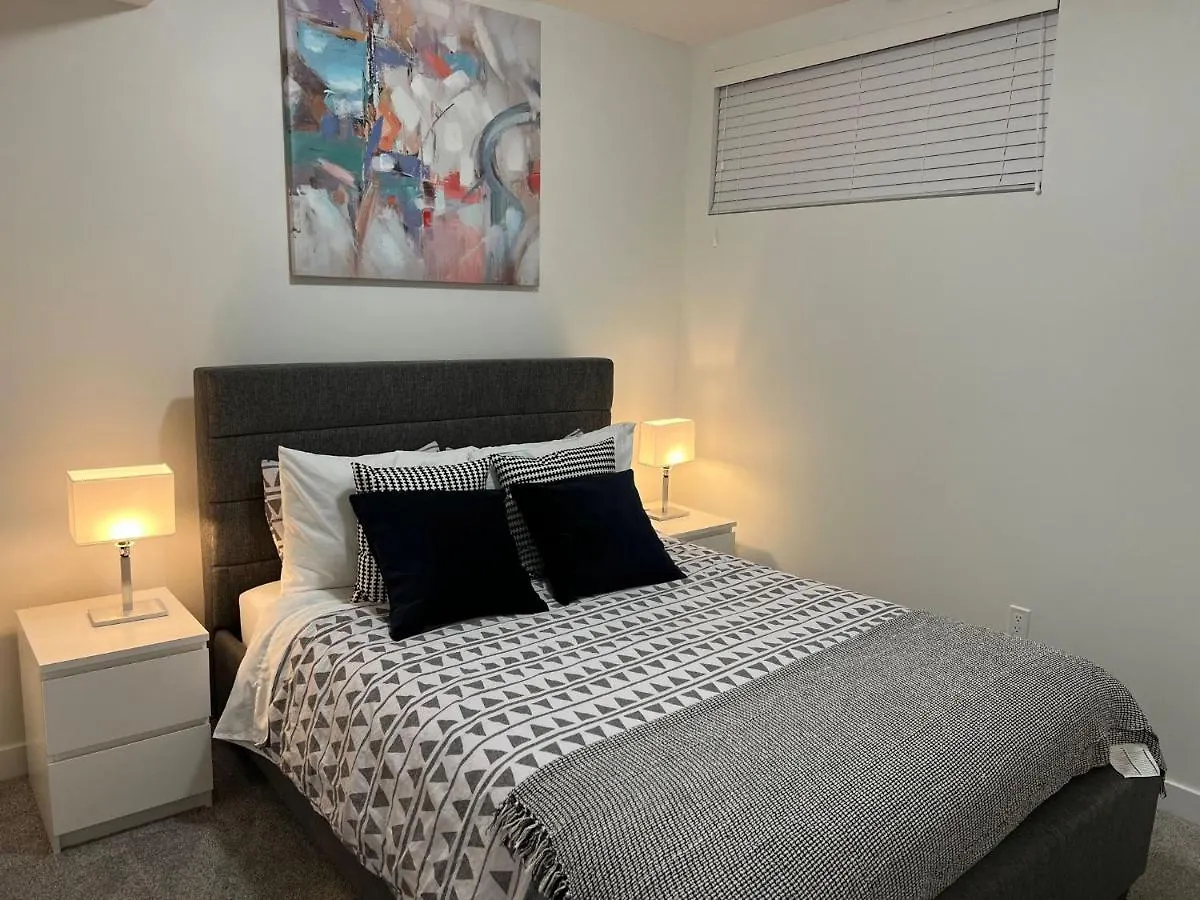 Beautiful 2 Bedroom Home Away From Home カルガリー 0*,  カナダ